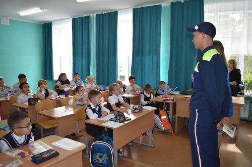 В Верхнеуслонской средней школе первоклашкам напомнили о ПДД