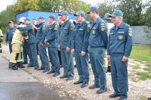 Водяная арка и крепкие объятия: начальника ПЧ Верхнего Услона проводили на отдых