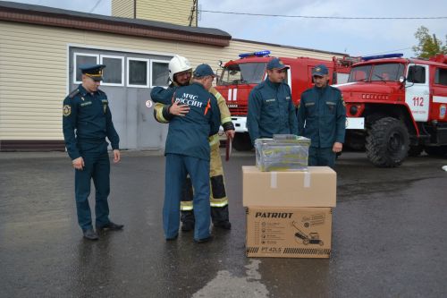 Водяная арка и крепкие объятия: начальника ПЧ Верхнего Услона проводили на отдых