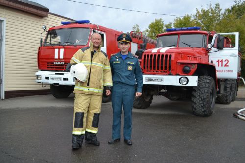 Водяная арка и крепкие объятия: начальника ПЧ Верхнего Услона проводили на отдых