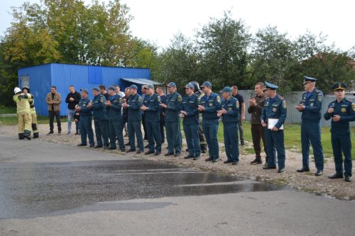 Водяная арка и крепкие объятия: начальника ПЧ Верхнего Услона проводили на отдых