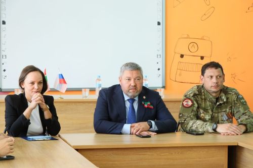 Югары Ослан мәктәбендә мәртәбәле очрашу узды