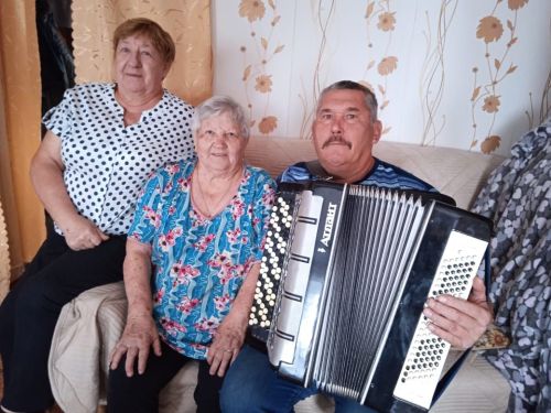 Акция «От чистого сердца» для пожилых людей в Макуловском поселении