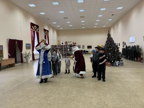 Дед Мороз и Снегурочка устроили «День веселых затей» в Введенской Слободе