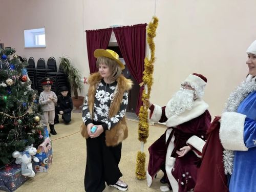 Дед Мороз и Снегурочка устроили «День веселых затей» в Введенской Слободе