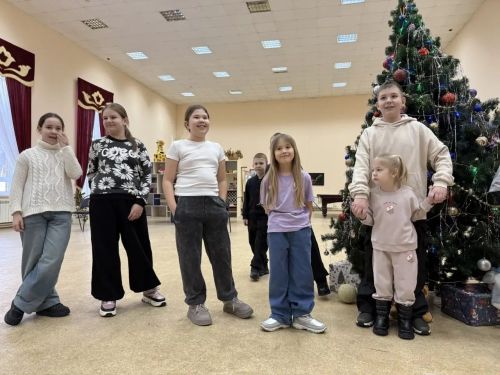 Дед Мороз и Снегурочка устроили «День веселых затей» в Введенской Слободе