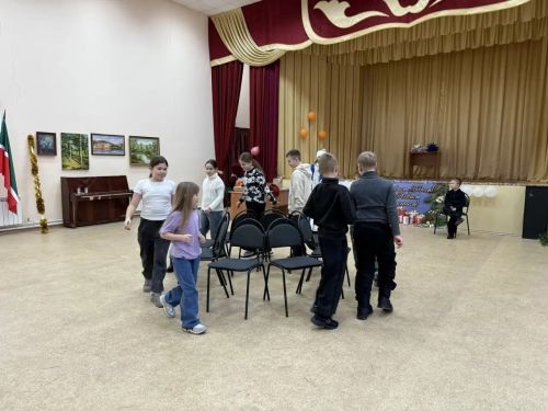 Дед Мороз и Снегурочка устроили «День веселых затей» в Введенской Слободе