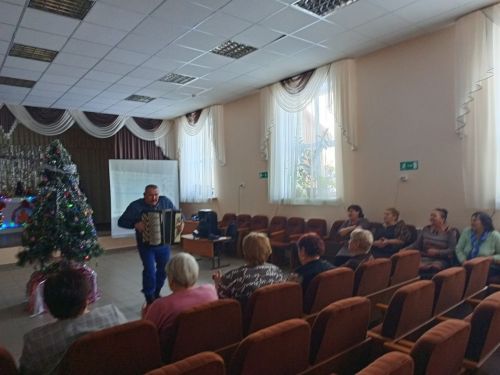 Праздничные посиделки для старшего поколения прошли в Макуловском ДК