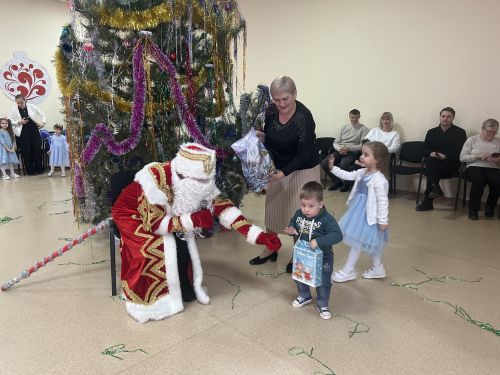 Новогоднее представление для детей прошло в Майданском СДК