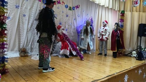 В Кильдееве устроили новогодний бал-маскарад для жителей
