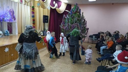 В Кильдееве устроили новогодний бал-маскарад для жителей