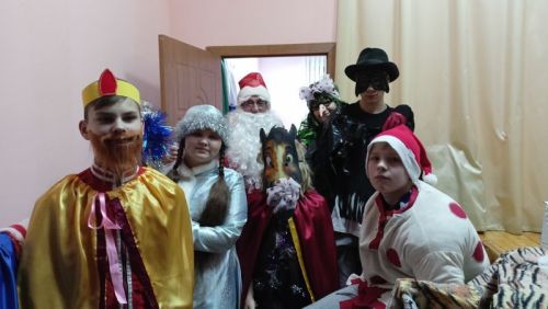В Кильдееве устроили новогодний бал-маскарад для жителей