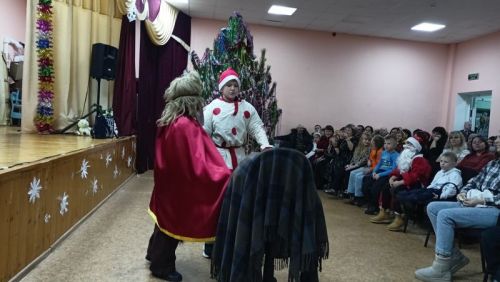 В Кильдееве устроили новогодний бал-маскарад для жителей
