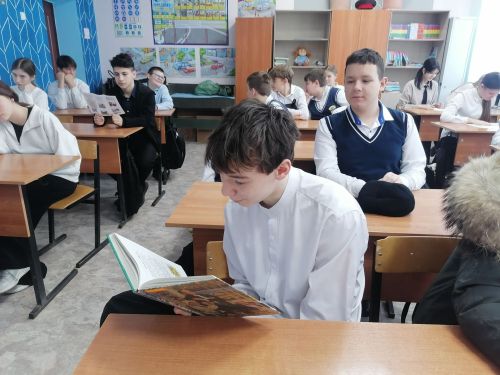 Библиотекари провели для гимназистов литературный час о Тукае