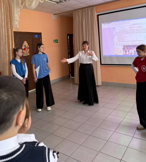 Макылда буыннар аша балачакка сәяхәт кылдылар