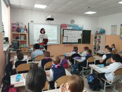В Верхнеуслонской гимназии прошёл патриотический час к памятным датам войны