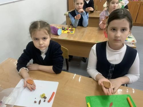 Первоклассники узнали о блокадном Ленинграде и слепили хлеб из пластилина