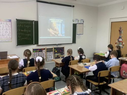 Первоклассники узнали о блокадном Ленинграде и слепили хлеб из пластилина