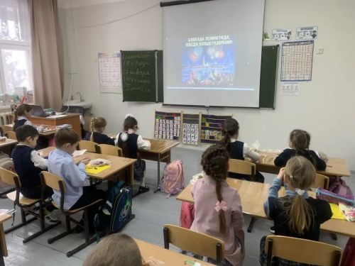 Первоклассники узнали о блокадном Ленинграде и слепили хлеб из пластилина