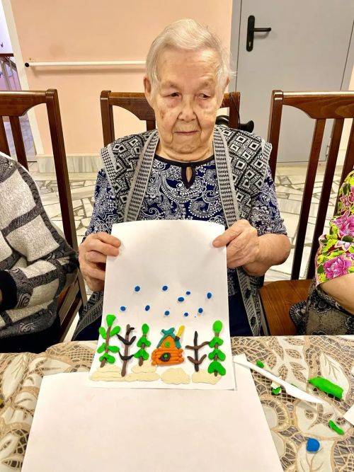 Третьеклассник в Верхнем Услоне проводит новогодние мастер-классы для пожилых
