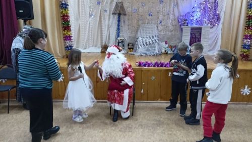 Новогодние забавы для детей устроили в Кильдеевском СДК