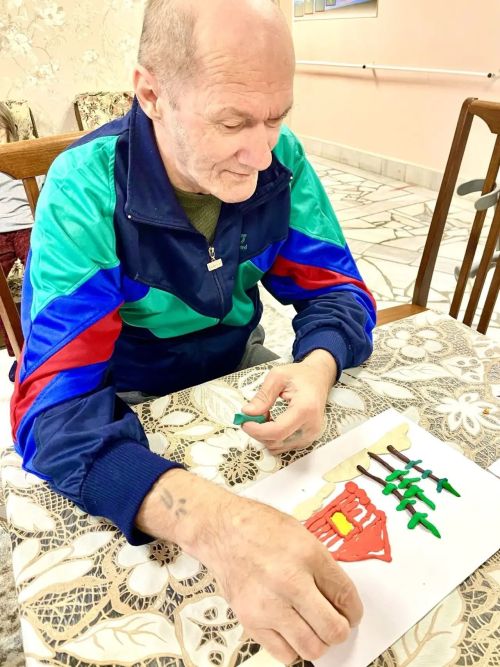 Третьеклассник в Верхнем Услоне проводит новогодние мастер-классы для пожилых