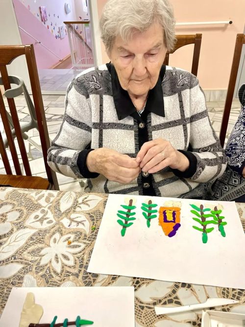 Третьеклассник в Верхнем Услоне проводит новогодние мастер-классы для пожилых