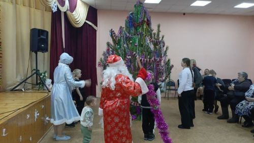 Новогодние забавы для детей устроили в Кильдеевском СДК