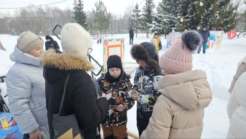 «Зимние забавы» собрали детей в парке Верхнего Услона