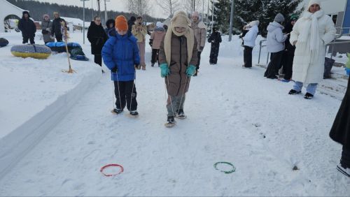 «Зимние забавы» собрали детей в парке Верхнего Услона