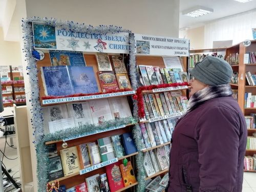 Выставка книг к Рождеству открылась в Верхнеуслонской библиотеке