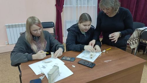 Мастер-класс по лепке макета храма прошёл в Кильдеевском СДК