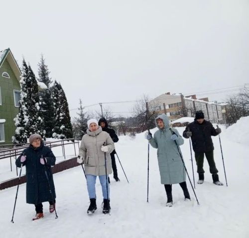 Жители Верхнеуслонского интерната занимаются скандинавской ходьбой