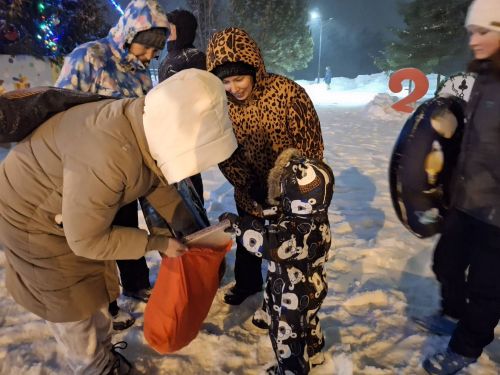 Рождественскую игровую программу для детей провели в парке Верхнего Услона