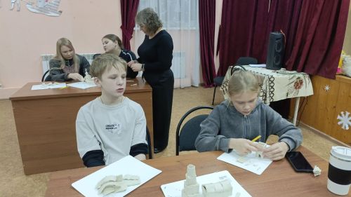 Мастер-класс по лепке макета храма прошёл в Кильдеевском СДК