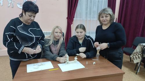 Мастер-класс по лепке макета храма прошёл в Кильдеевском СДК