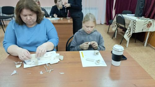 Мастер-класс по лепке макета храма прошёл в Кильдеевском СДК