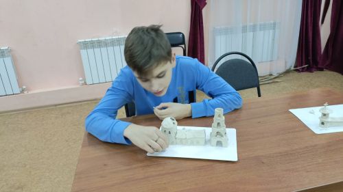 Мастер-класс по лепке макета храма прошёл в Кильдеевском СДК