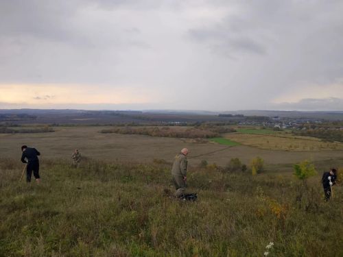 Кураловские школьники благоустроили родник и высадили 23 дерева