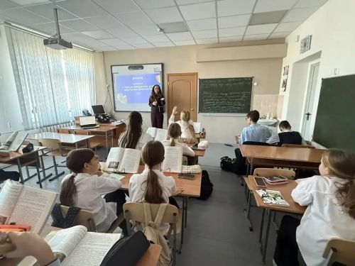 Укучылар Халыкара китапханәләр көненә викторина уздырдылар