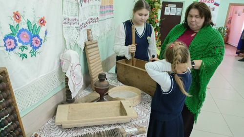 Кильдеевским школьникам показали предметы старины