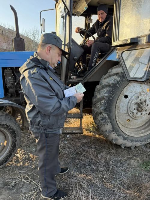 Водителям сельхозпредприятий напомнили о правилах дорожного движения