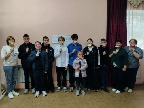 Кильдеевские дети нарисовали настроение смайликами