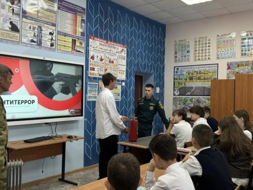 Гимназия укучыларына ут белән сак булу күнекмәләрен аңлаттылар