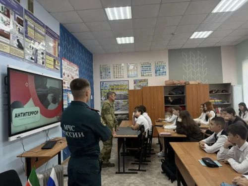 Гимназия укучыларына ут белән сак булу күнекмәләрен аңлаттылар