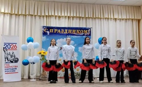 Макуловский СДК провел концерт «Жизни золотой листопад»