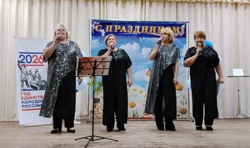 Макуловский СДК провел концерт «Жизни золотой листопад»