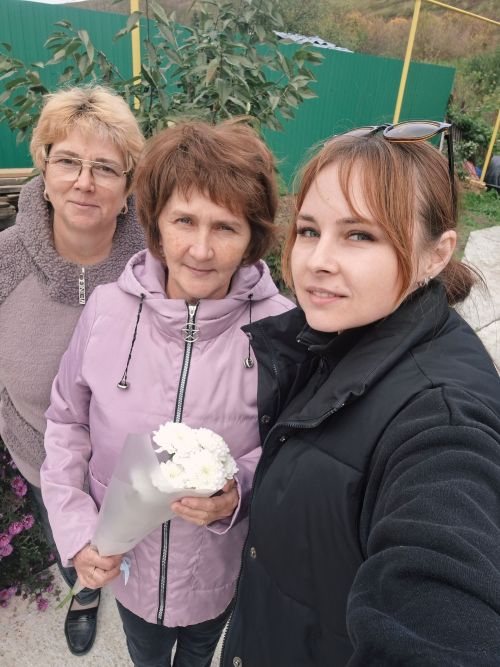 В Соболевском поселении поздравили учителей-ветеранов