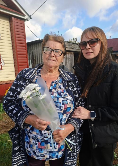 В Соболевском поселении поздравили учителей-ветеранов