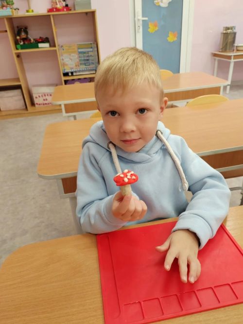 Балалар гөмбәләрнең төрләре белән таныштылар